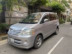 Toyota Noah 2003