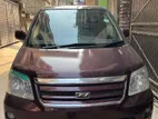 Toyota Noah . 2003
