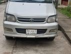 Toyota Noah . 2003