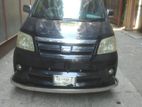 Toyota Noah . 2004