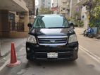 Toyota Noah 2004