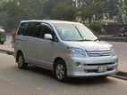 Toyota Noah 2004