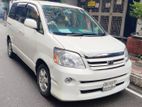 Toyota Noah 2004