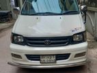 Toyota Noah 2004