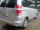 Toyota Noah 2004