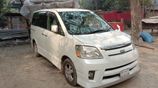 Toyota Noah 2004