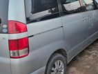Toyota Noah 2004