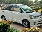 Toyota Noah 2004
