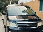 Toyota Noah 2004