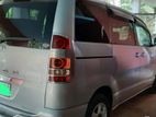 Toyota Noah . 2004