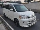 Toyota Noah . 2006