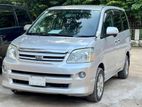 Toyota Noah 2005