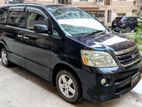 Toyota Noah . 2005