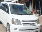 Toyota Noah 2005