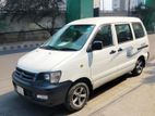 Toyota Noah 2005