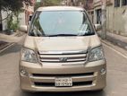 Toyota Noah 2005