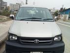 Toyota Noah . 2005