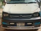 Toyota Noah 2005