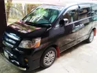 Toyota Noah 2005