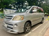 Toyota Noah 2006