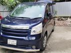 Toyota Noah 2007