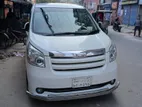 Toyota Noah 2007