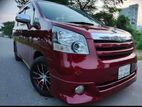 Toyota Noah . 2008