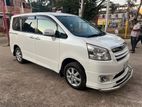 Toyota Noah . 2008
