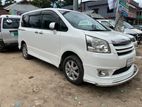 Toyota Noah 2008