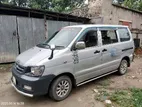 Toyota Noah . 2004