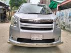 Toyota Noah 2009