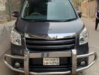 Toyota Noah 2009