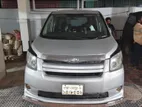 Toyota Noah 2009