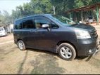 Toyota Noah 2009