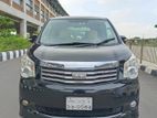 Toyota Noah 2010