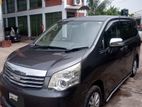 Toyota Noah 2010