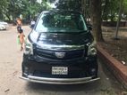 Toyota Noah . 2010
