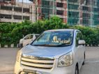 Toyota Noah ' 2010