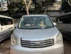 Toyota Noah 2010
