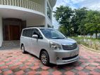 Toyota Noah 2011