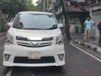 Toyota Noah . 2011