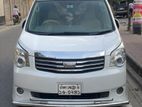 Toyota Noah 2011