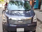 Toyota Noah . 2011