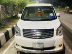 Toyota Noah 2011