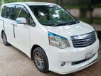 Toyota Noah 2012