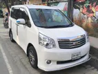 Toyota Noah 2012