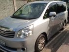 Toyota Noah 2012