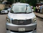 Toyota Noah 2012