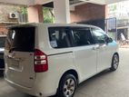 Toyota Noah . 2012