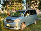 Toyota Noah . 2012